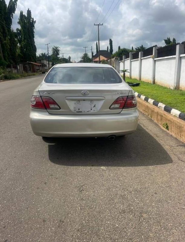 Thumbnail 11 of 2004 Lexus ES